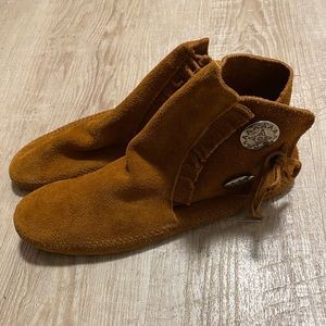 Women’s Minnetonka sz 10 soft sole moccasins